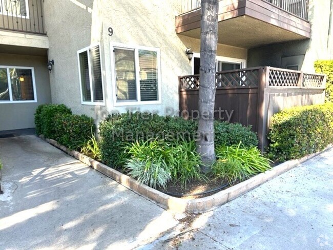 Building Photo - **Remodeled 2 bed / 2 bath Condo in Privat... Unit 9