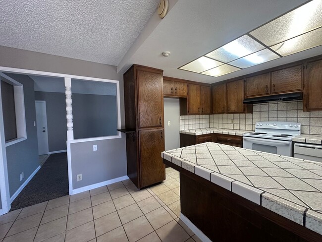 Photo - 1175 E Edison St