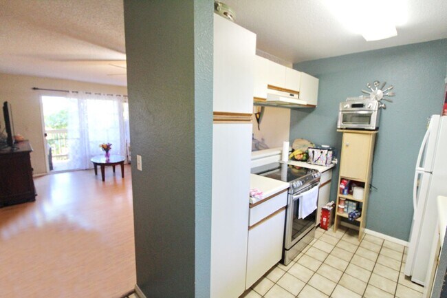 Photo - Upper Level- Unfurnished Kihei Villages Condo - 2 Bed 2 Bath - 1 Parking Space Unit 60-204