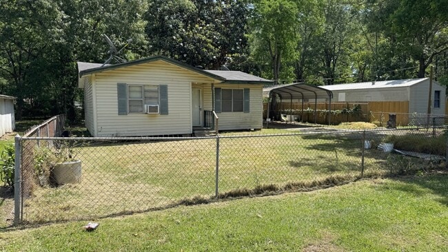 Photo - 1135 Fern St