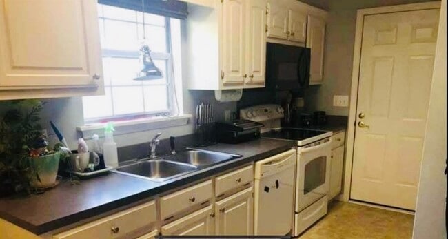 Photo - 2922 Temperance Dr