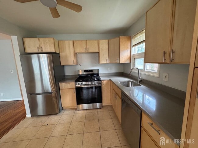 1038 Kingsland Ln