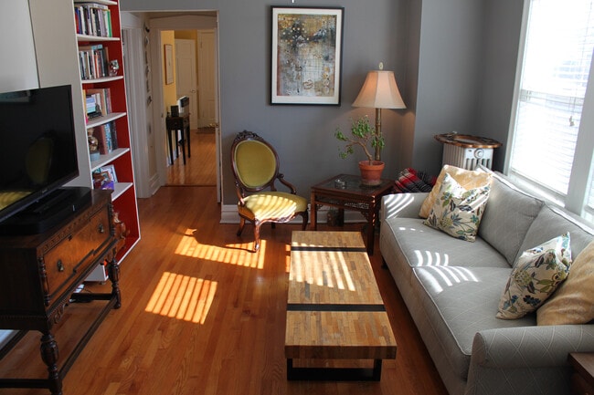 Photo - 4903 N Hoyne Ave Unidad 2