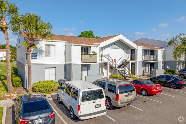 5300 Cinderlane Pky Orlando, FL 32808