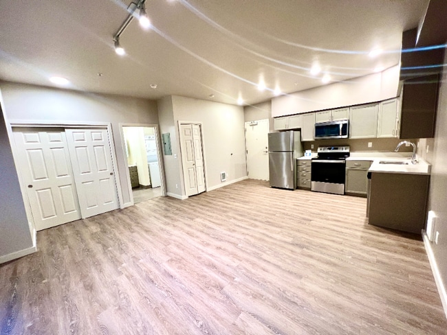 Photo - 2330 Yakima Ct Unit C104