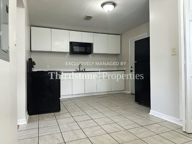 Photo - 1173 W 27th St