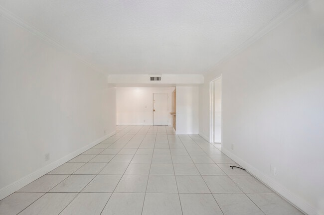 Photo - 470 NW 20th St Unit #204