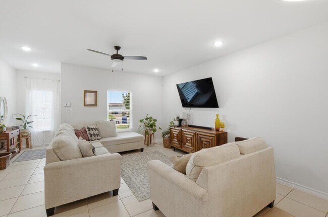 5405 Travesia Ct