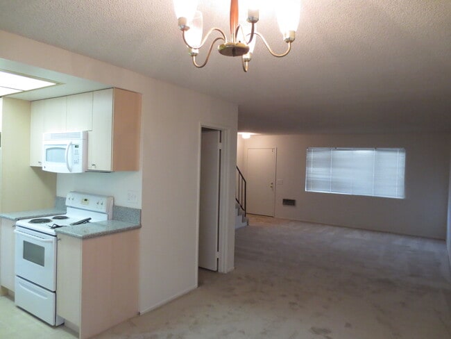 Photo - 2220 Huntington Ln Unit 3