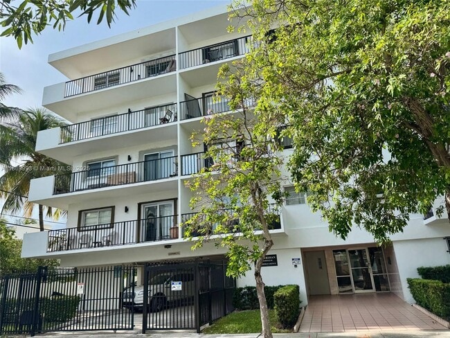 Building Photo - 1900 Meridian Ave Unit 301 Rental