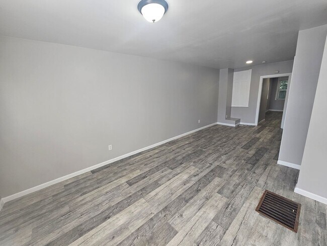 Photo - 46 N Hartley St