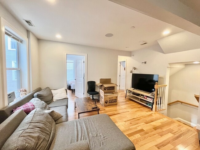 Photo - 721 Parker St