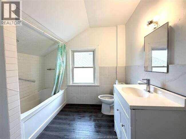 Photo - 1117 Dougall Ave