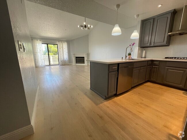 Building Photo - 1310 Ridge Ct Unit 1310 Rental
