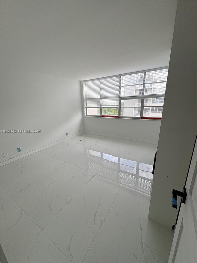 Photo - 16710 NE 9th Ave Unit 511