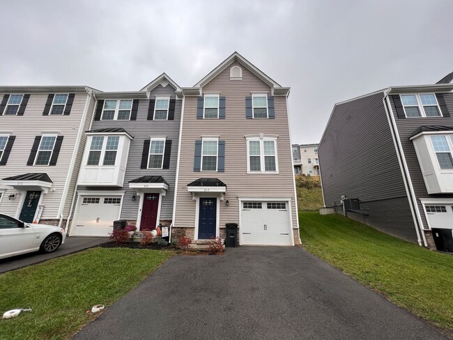 Building Photo - 217 Stonehurst Dr Unit 1