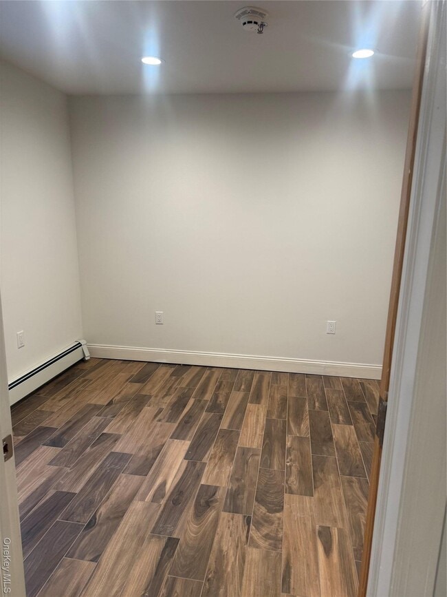 Photo - 106 Hempstead Turnpike