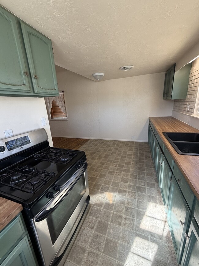 Photo - 212 E 8th Ave