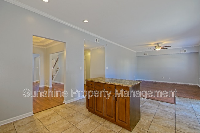 Photo - 2823 Lens Ave