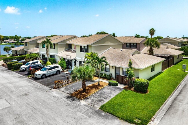 Photo - 16422 Straw Way