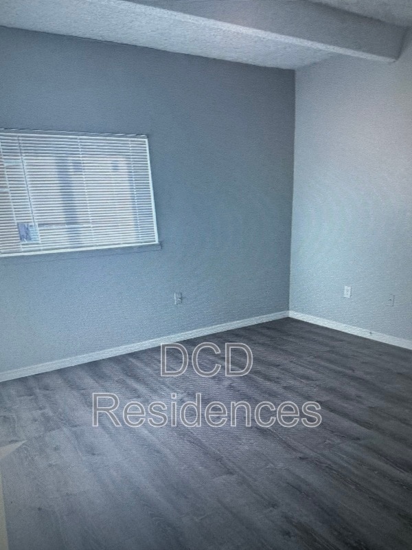 Building Photo - 8310 Oak Forest Ct Unit 111