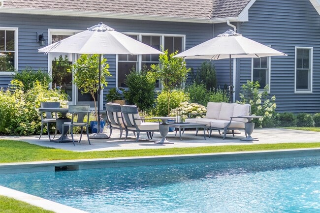 Photo - 9325 Main Bayview Rd