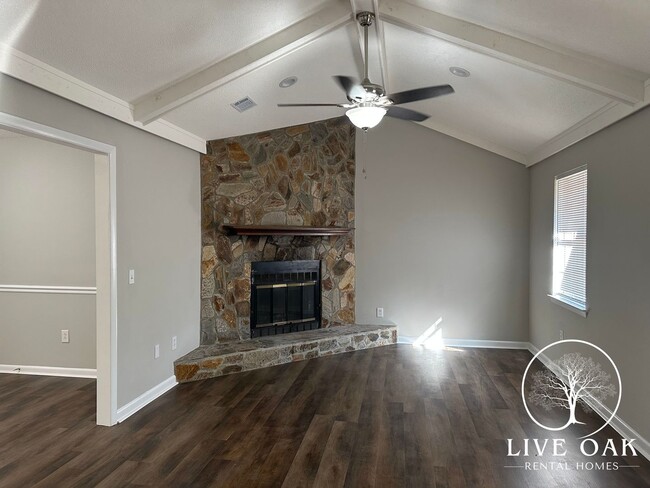 Photo - 706 Robin Hood Dr