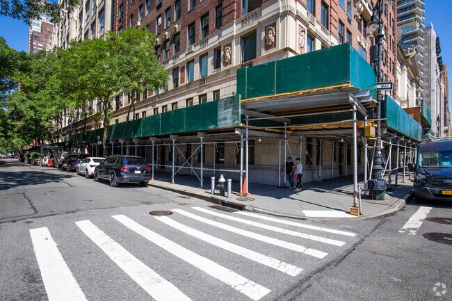 Photo - Seventy Five Central Park West