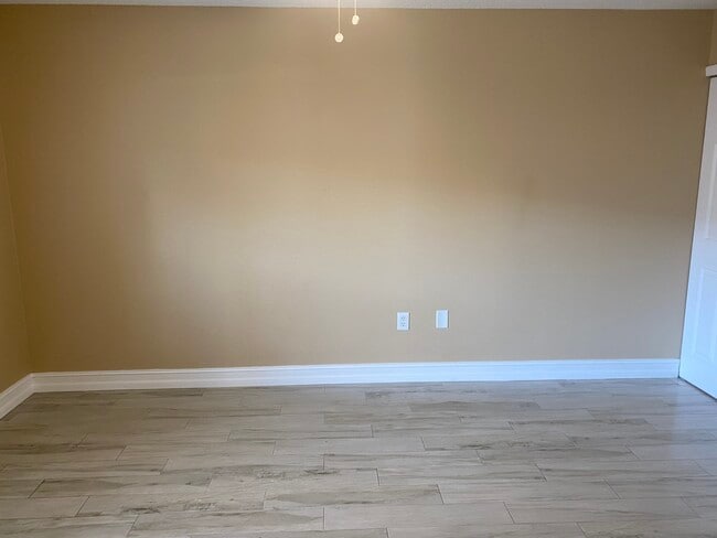 Photo - 525 Heatherton Vlg