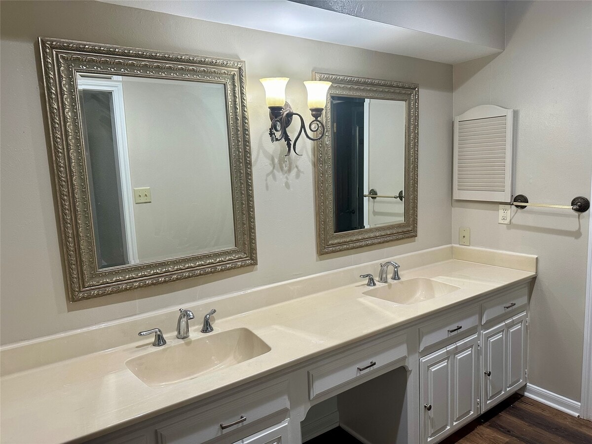 Photo - 103 Wroxton Dr