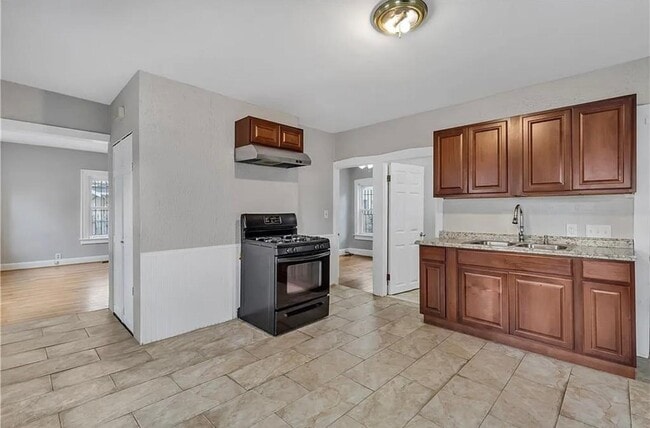 Photo - 77 Fuller Ave Unit 1