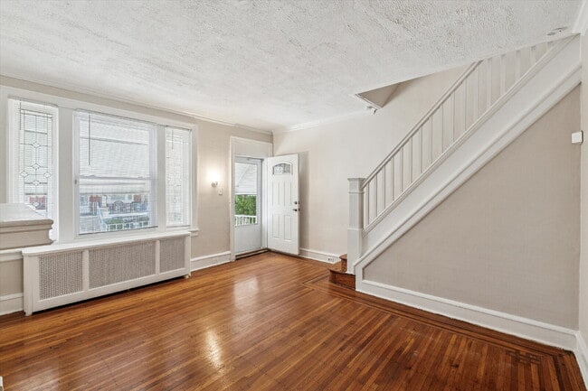 Building Photo - 3 Bedroom Home Ready for Rent!