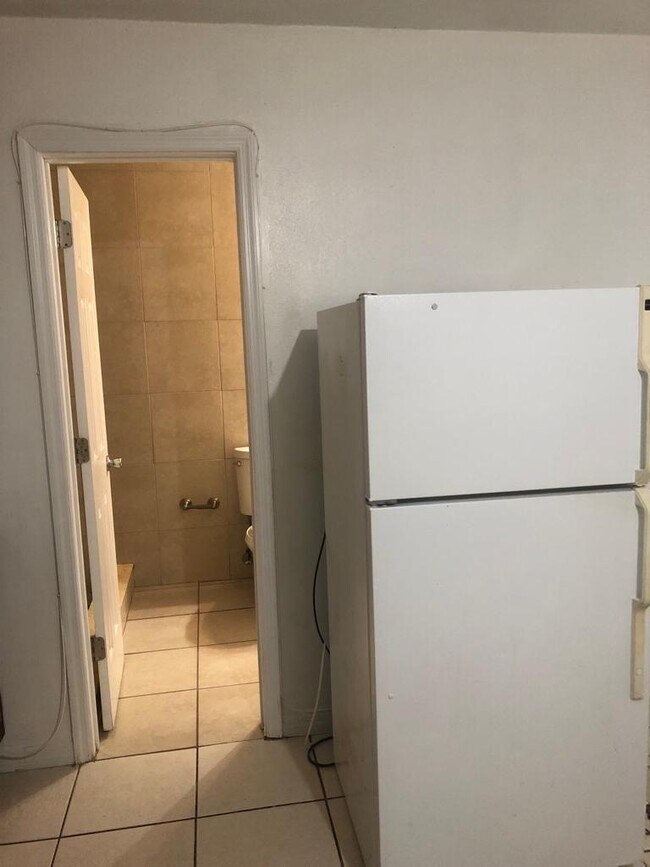 Photo - 1420 N 69th Way