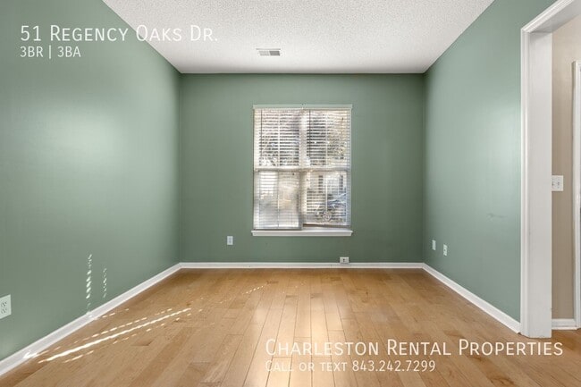 Photo - 51 Regency Oaks Dr