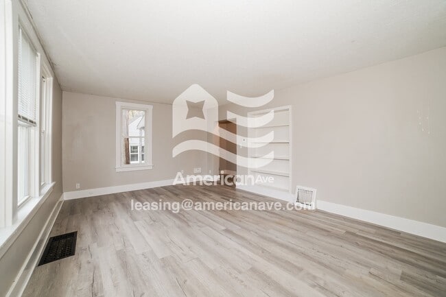 Photo - 1120 W McClure Ave