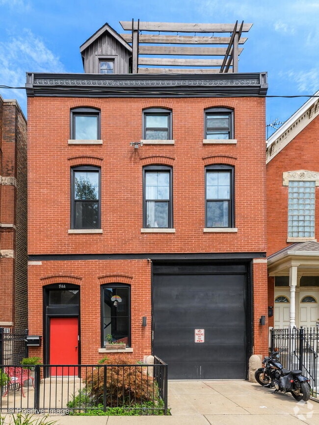 Building Photo - 1944 W Superior St Rental