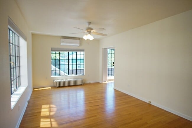 Photo - Fabulous 1Bdr on Mississippi Ready Late No... Unit 05