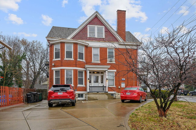 Building Photo - 2549 University Ct Unit 3