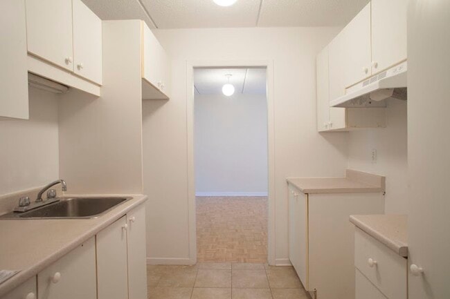 Building Photo - 1550 Avenue Filion Unit 105