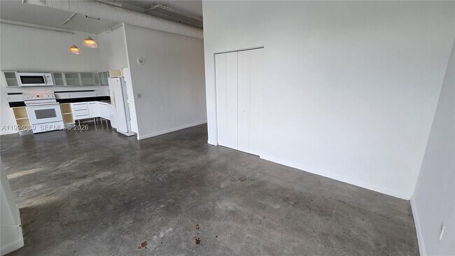 Photo - 10 SW South River Dr Unit 609