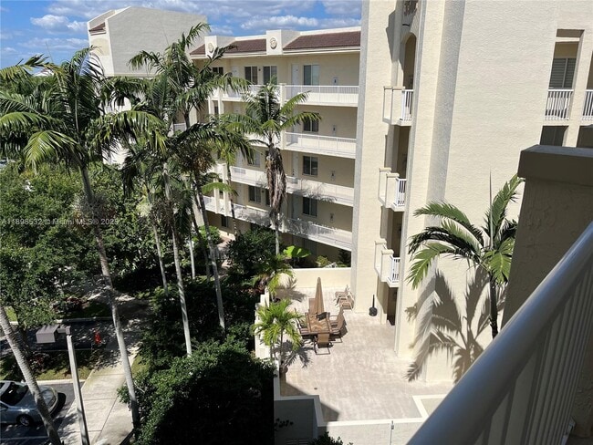 Photo - 3500 Oaks Clubhouse Dr Unidad 308
