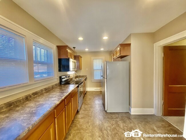 Photo - 2415 44th St