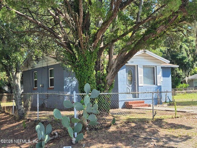 Photo - 1305 E 30th St