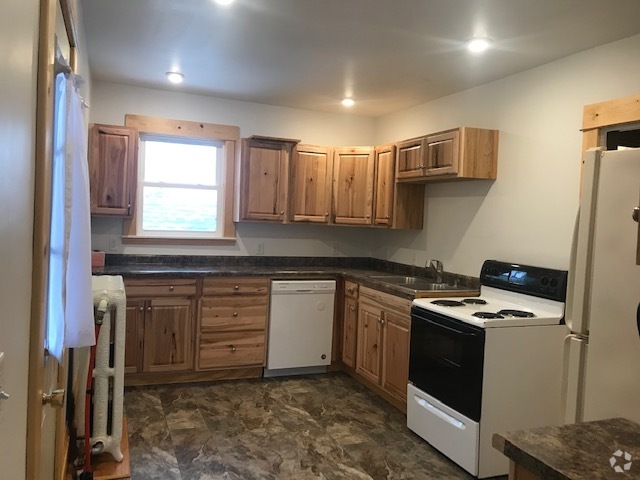 Building Photo - 1625 Hewitt Ave Unit apt 2