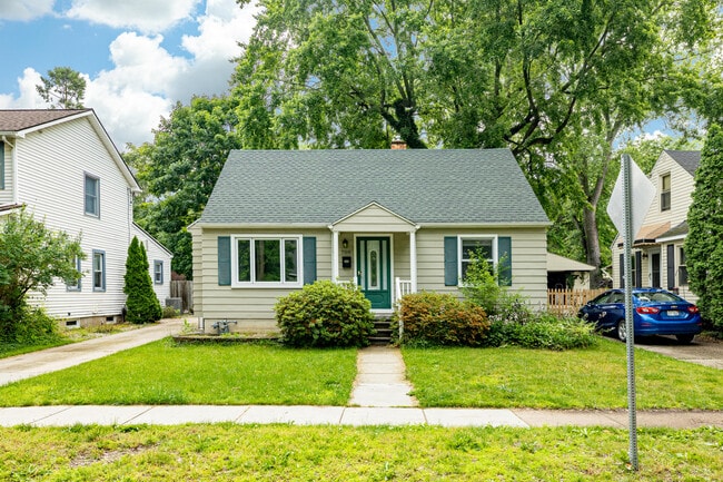 Photo - 708 Dwight St House