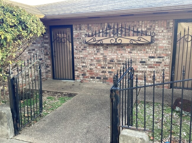 Building Photo - 4902 Free Ferry Rd