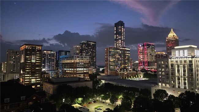Photo - 943 Peachtree St NE Unidad 1210