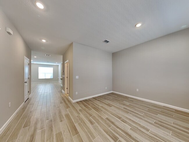 Photo - 637 Bayhawk St