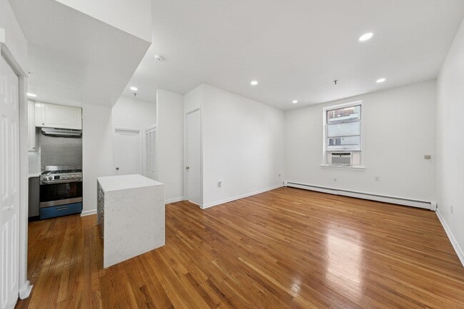 Photo - 319 BARROW St Unit 6A