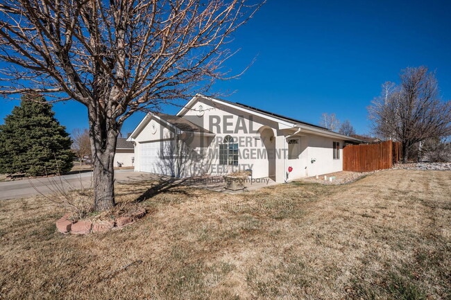 Photo - 842 Edna Way